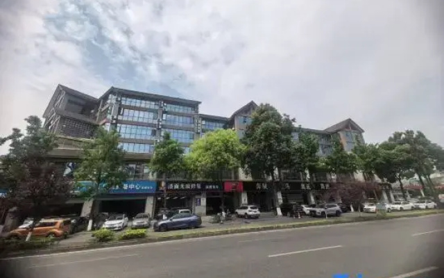 Qinqin Parent-Child Hotel (Dujiangyan Scenic Area)