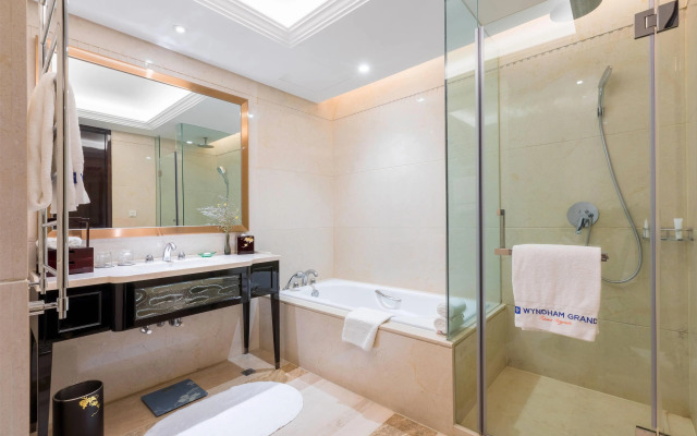 Wyndham Grand Plaza Royale Ningbo