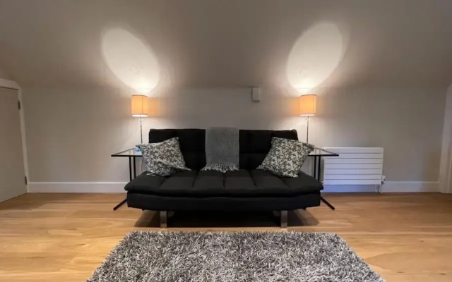 NEW 1BD Contemporary Home Upper Dunblane