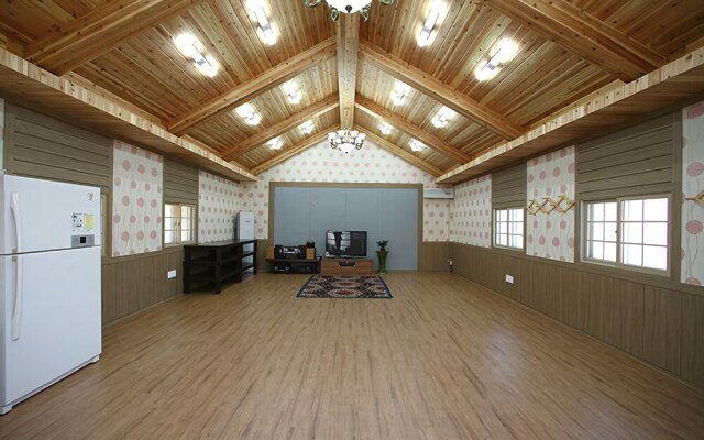 Yeongwol Hanbando River Pension
