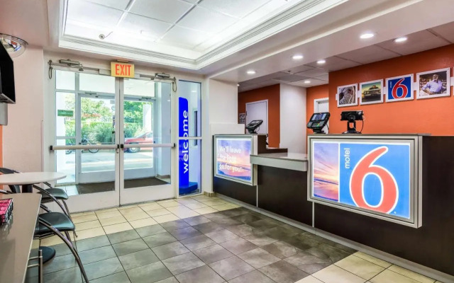 Motel 6 Charlotte 1417