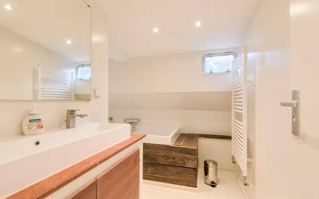 Western Docklands Area Apartments