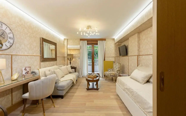 Vouliagmeni's Elegance by Acropolis Suites