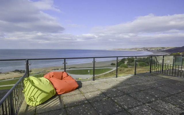 Clifton Court Apt 16 With Heated Pool