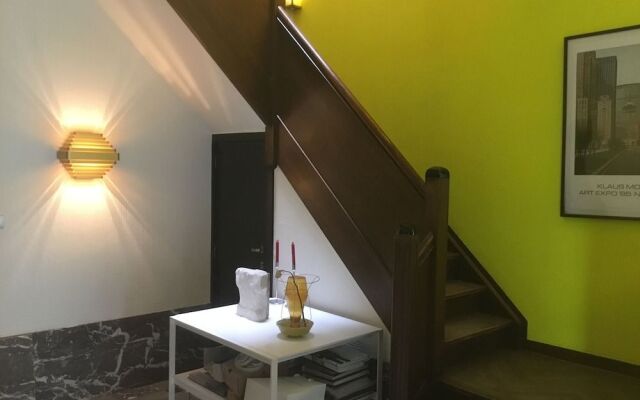 B & B Expohouse