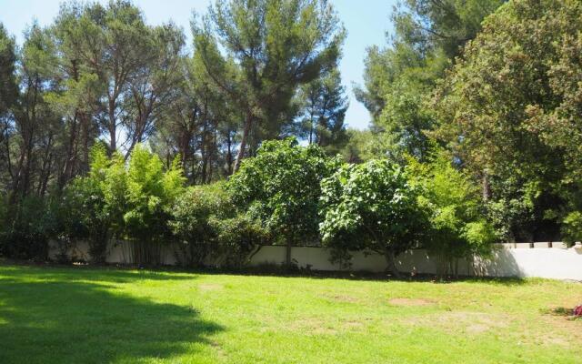 VILLA 6 PERSONNES /PISCINE/CAMPAGNE/TERRAIN DE PETANQUE/15 km BANDOL
