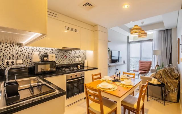 Modern and Cozy Condo With City Views