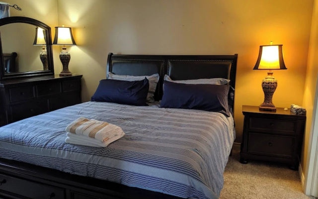 Doctor's Lounge - An Executive Home in Niagara