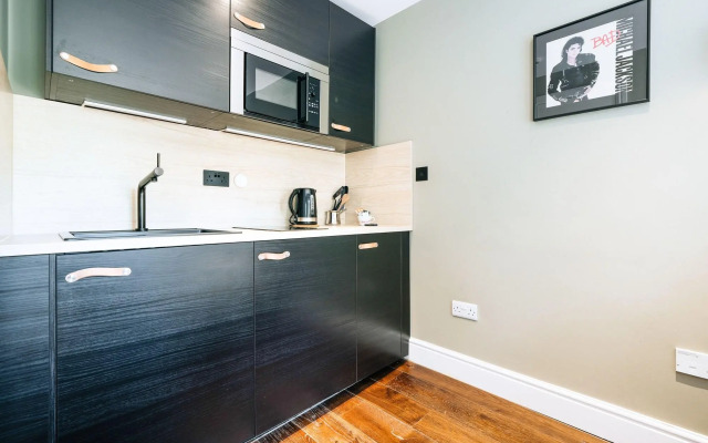 The Knaresborough by Aura Collection
