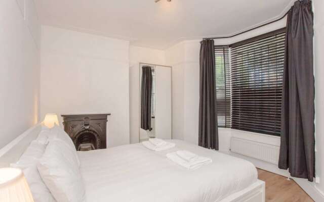2 Bedroom Flat In Highbury