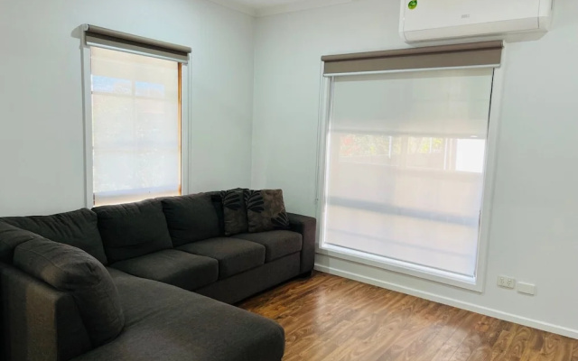 The Cottage Motor Inn Albury CBD – Guest Rooms – South Albury