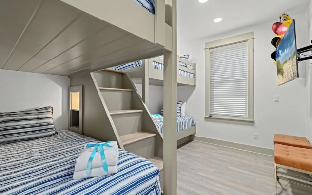 Pineapple Paradise! 6BR 7BA Beachfront House! Private Pool! Grill! Sleeps 16!