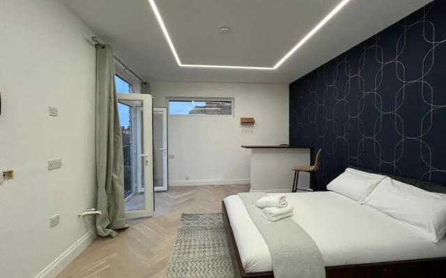 London Studios and Suites