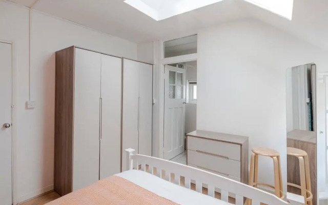 Wonderland - Fitzrovia - by Frankie Says