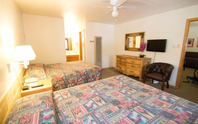 Thunderbird Lodge