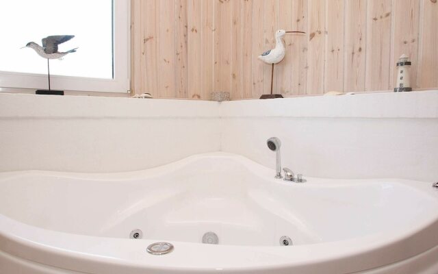 Comfy Holiday Home in Hals With Whirlpool