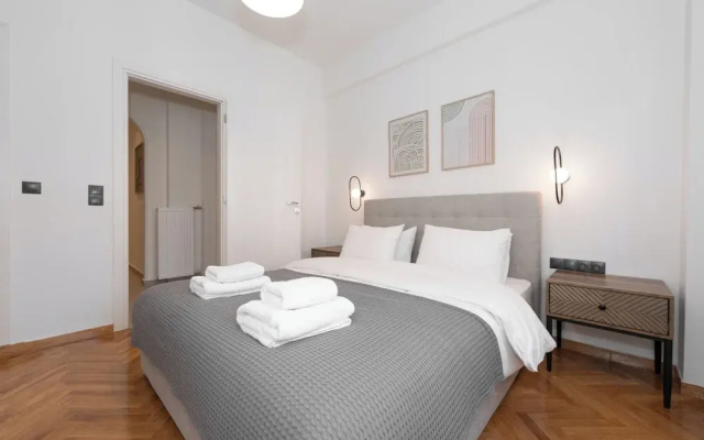 Kolonaki Elegant Apartment with Balcony