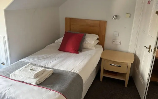 Hillside Hotel & Restaurant