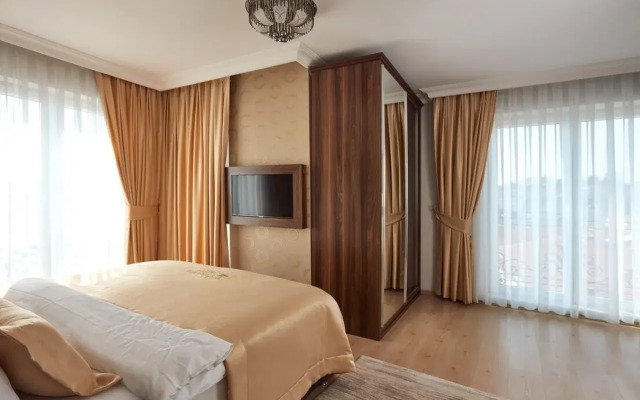 Tarabya Suit