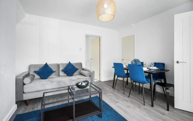 3 bed House/free Parking/contractors/families