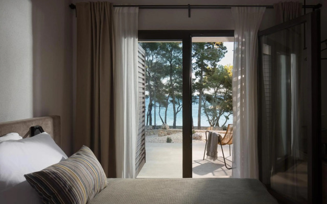 Vale Residence - exclusive & private property by the sea