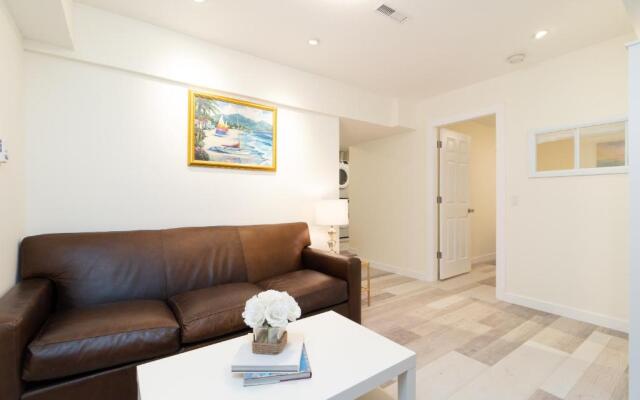 Beautiful 2BR Suite in central West Vancouver