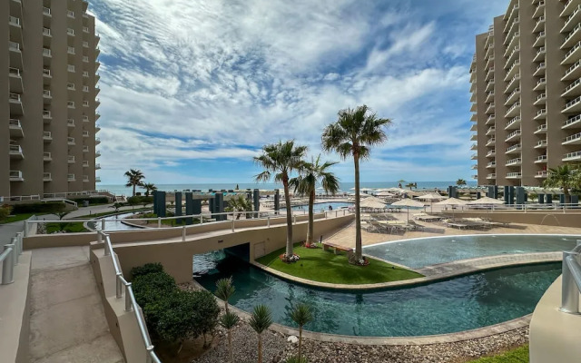 Paradise Found Luxe 2BR Condo in Iconic Location