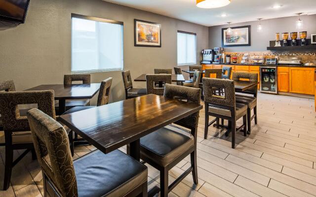 SureStay by Best Western Kansas City Country Inn North