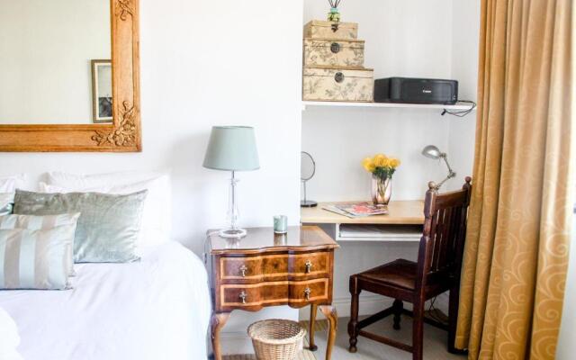 438 St Martini Gardens