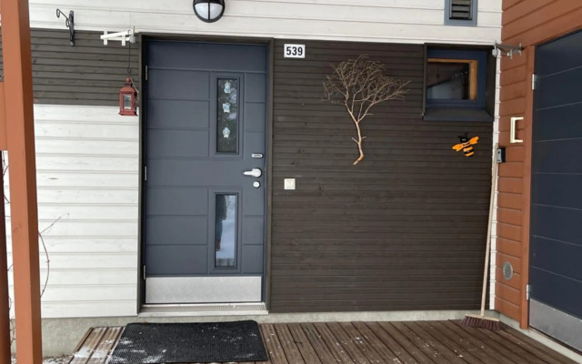 Дом у спа-центра и озера