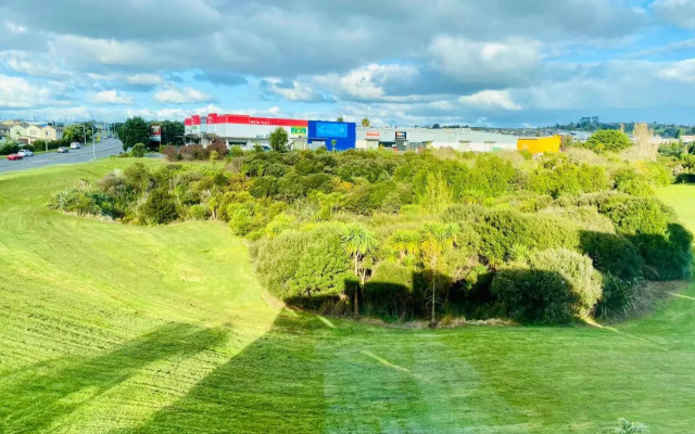 Stunning Townhouse - Walking to Botany Shopping Center