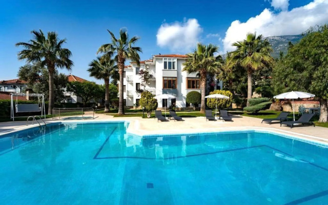 Carrington Suites Hotel