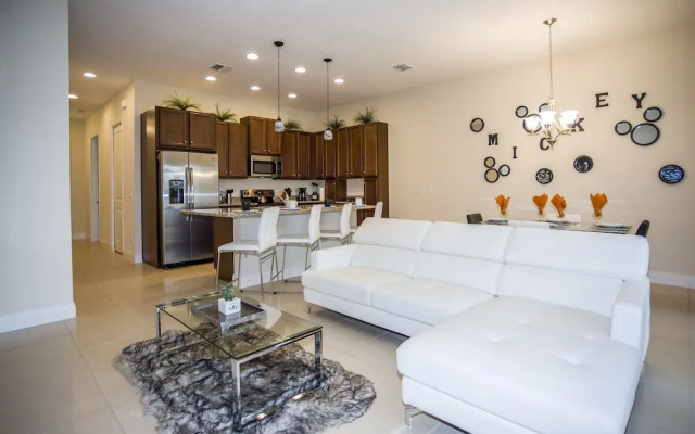 Fabulous Vacation Home  w/ Screened Pool Close To Disney 146