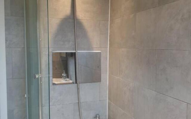 City Townhouse Close to Cafes and Restaurants