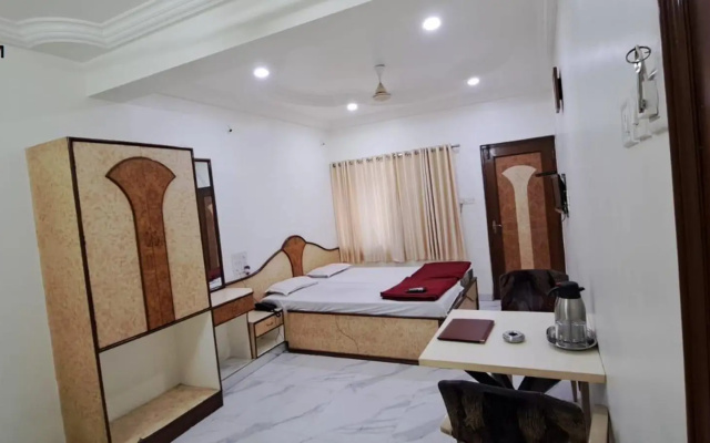 Hotel Aaditya Palace