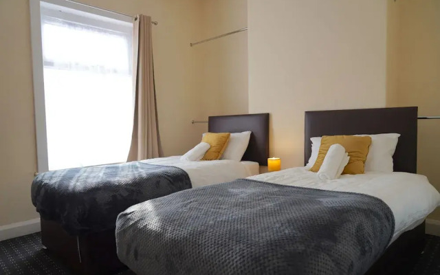Peaceful Cosy 2 bed House in Manchester