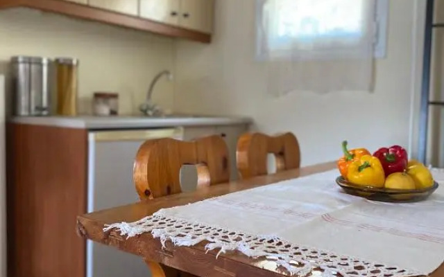 Manos’ Traditional Maisonette