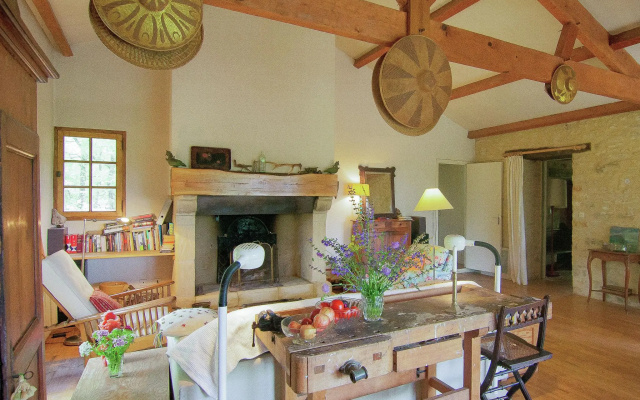 Cozy Holiday Home in Bouzic South of France near Meadows