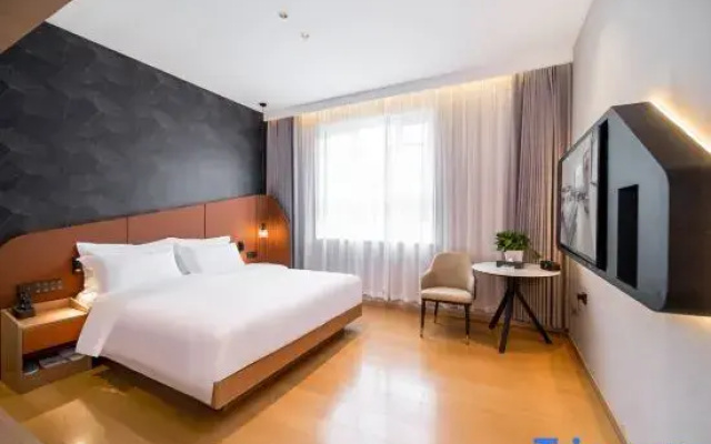 Home Inn Seasons Hotel (Luntai County Tuanjie Plaza Branch)