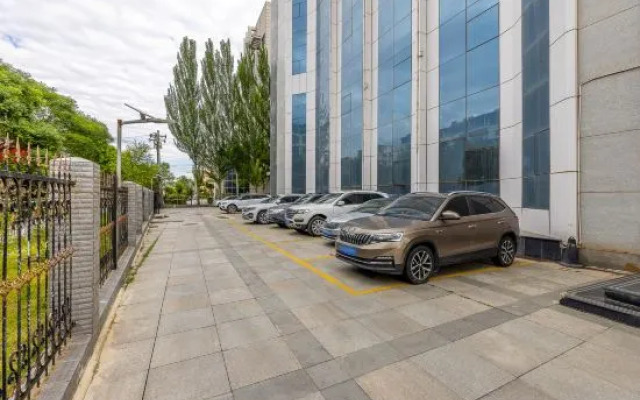 Xining Dongchuan Industrial Park Qingyun Hotel (Chengdong Wuyue Plaza)