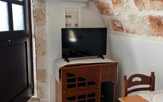 Tholos Studio, Sternes