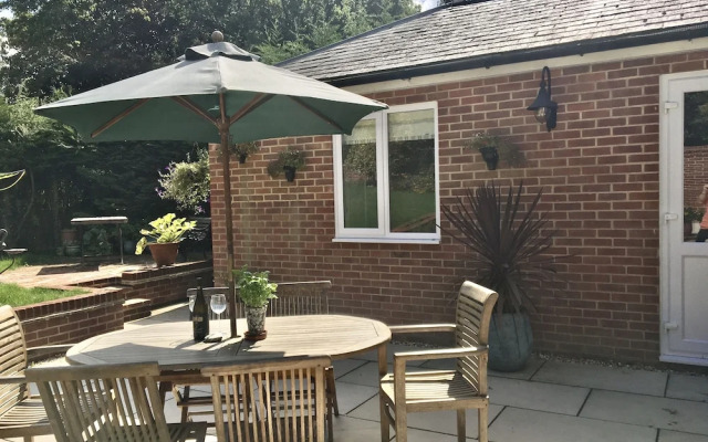 Charming 1-bedroom Apartment Near South Downs