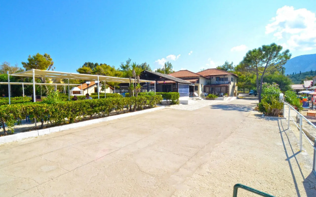 Oasis Studios & Apartments