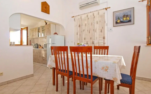 Apartment 950