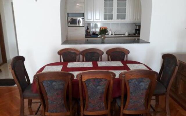 Piac Utcai Apartman 2