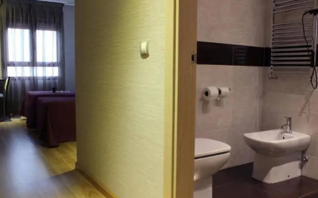 Hostal 4C Cuatro Caminos