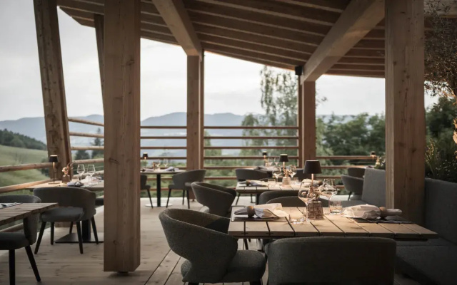Presulis Hideaway Apartments & Restaurant