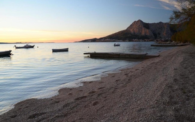 Apartment Nasta - 10 m from beach: A1 Omis, Riviera Omis