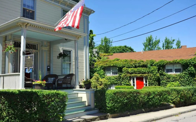 Yankee Peddler Inn