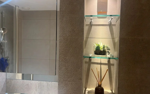 Impeccable 1-bed Apartment